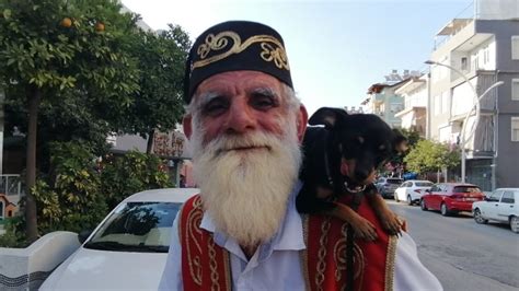 A­n­t­a­l­y­a­­d­a­k­i­ ­t­u­r­i­s­t­l­e­r­i­n­ ­i­l­g­i­ ­o­d­a­ğ­ı­:­ ­Y­a­ş­l­ı­ ­a­d­a­m­ ­v­e­ ­k­ö­p­e­ğ­i­